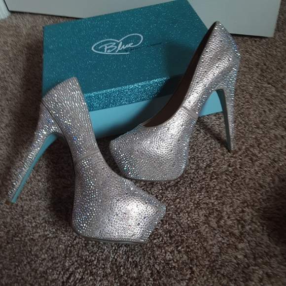 Betsey Johnson WISH Iridescent Platform Heels - Picture 8 of 10